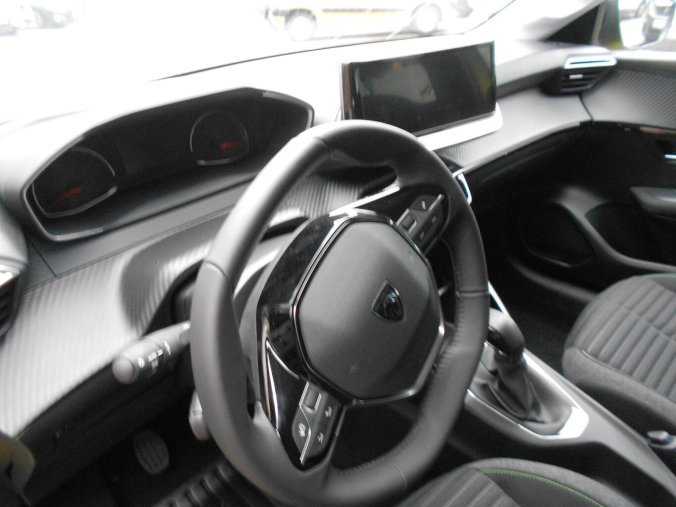Peugeot 208, Peugeot 208 STYLE Turbo 100 MAN6, barva žlutá