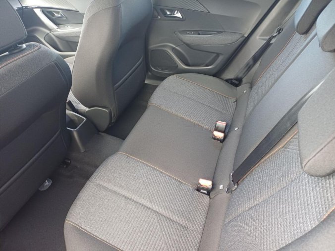 Peugeot 2008, Peugeot 2008 STYLE Hybrid 110 e-DCS6, barva modrá