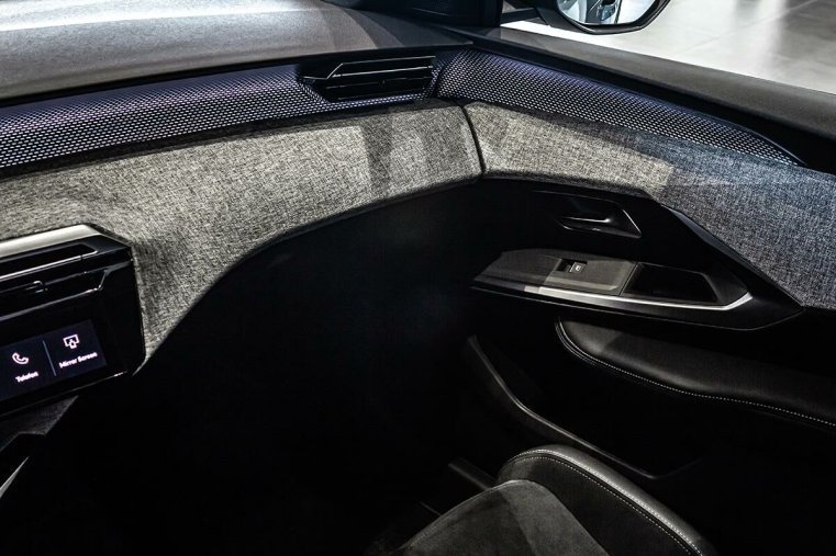 Peugeot 5008, Peugeot 5008 0,0 E- GT Elektromotor 157 kW, barva modrá