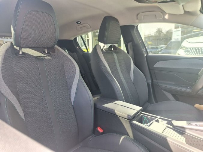 Peugeot 308, Peugeot 308 308 ALLURE 1.2 PT 130k EAT8, barva šedá