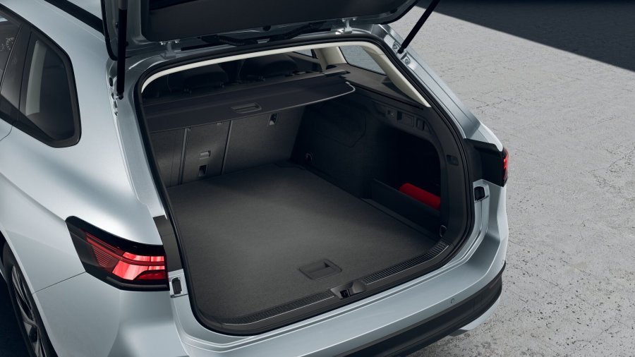 Volkswagen Passat, Passat 1,5 eTSI 110 kW mHEV, barva stříbrná