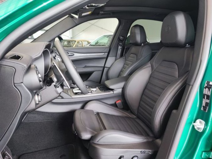 Alfa Romeo Stelvio, 2.9T V6 8AT 510k Q4 QUADRIFOGL, barva zelená