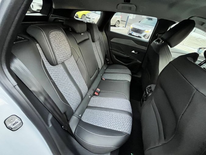 Peugeot 308, Peugeot 308 SW ALLURE Hybrid 145 e-DCS6, barva bílá