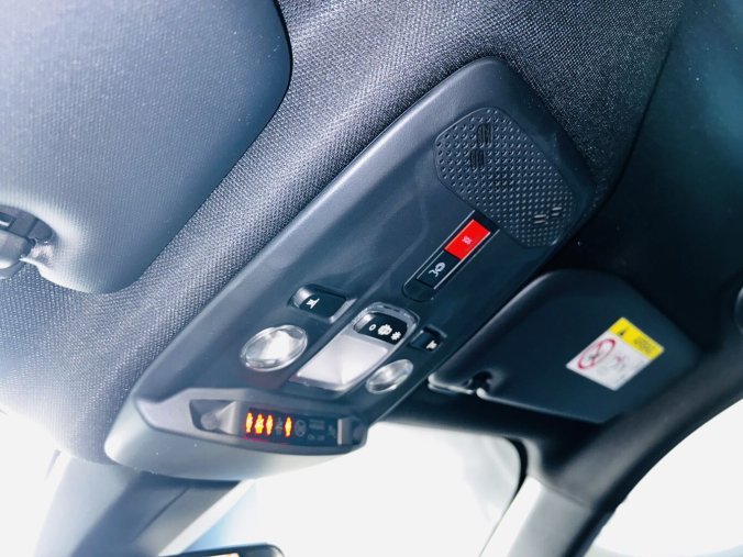 Peugeot 2008, Peugeot 2008 STYLE Elektromotor 115 kW / 156 k (Baterie 54 kWh), barva bílá