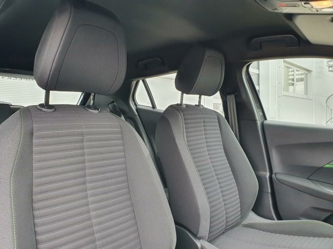 Peugeot 2008, Peugeot 2008 ACTIVE 1.2 PureTech 110k S&S M, barva červená