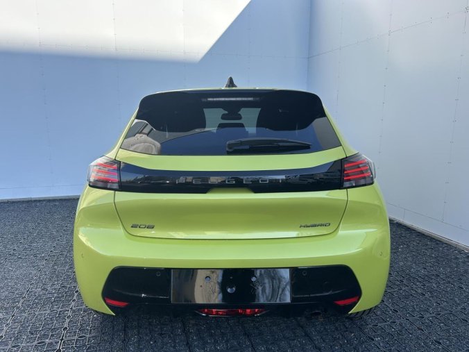 Peugeot 208, Peugeot 208 ALLURE Hybrid 110 e-DCS6, barva zelená
