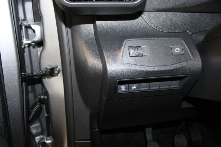 Peugeot Rifter, Peugeot Rifter ALLURE BlueHDi 100 S&S MAN6 N1, barva stříbrná