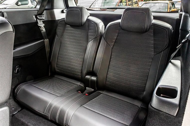 Peugeot 5008, Peugeot 5008 1,2 ALLURE Hybrid 145 e-DCS6, barva modrá