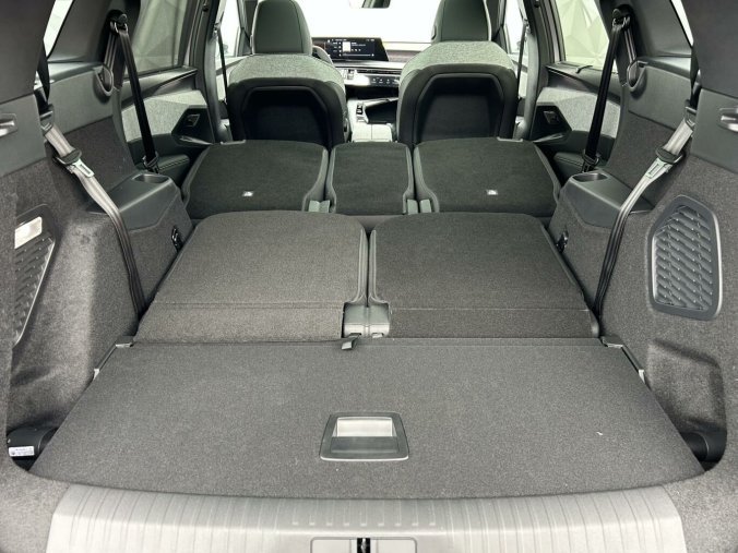 Peugeot 5008, Peugeot 5008 GT Hybrid 136 e-DCS6, barva šedá