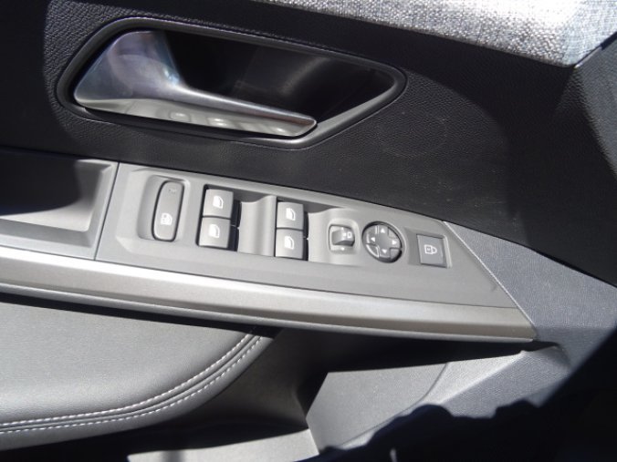 Peugeot 3008, ALLURE Hybrid 136 e-DCS6, barva modrá