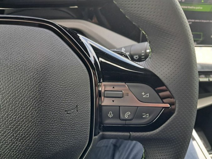 Peugeot 408, Peugeot 408 408 GT Hybrid 145 e-DCS6, barva bílá