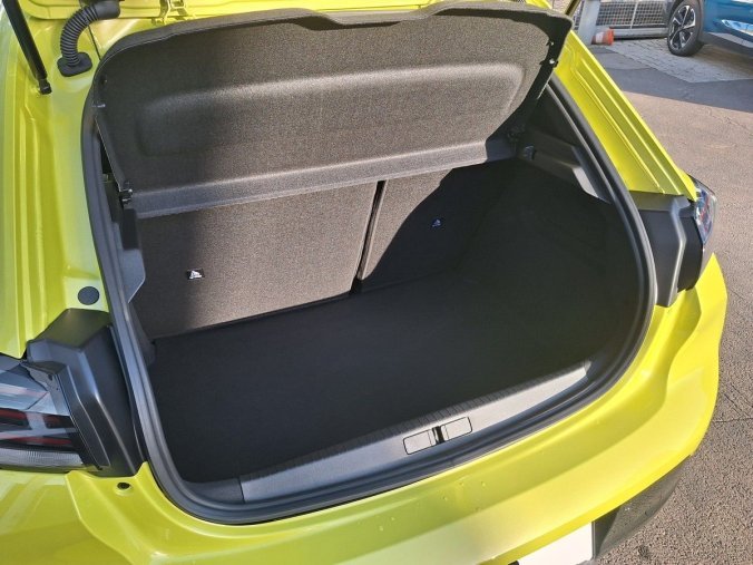 Peugeot 208, Peugeot 208 ALLURE Hybrid 110 e-DCS6, barva žlutá