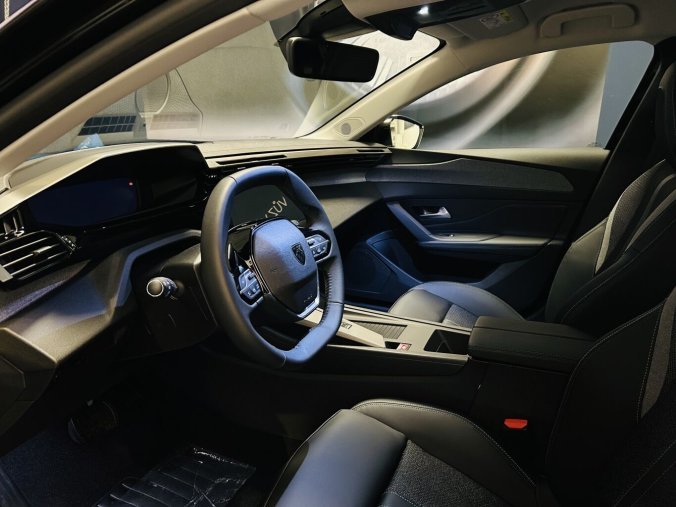 Peugeot 408, Peugeot 408 ALLURE Hybrid 145 e-DCS6, barva černá