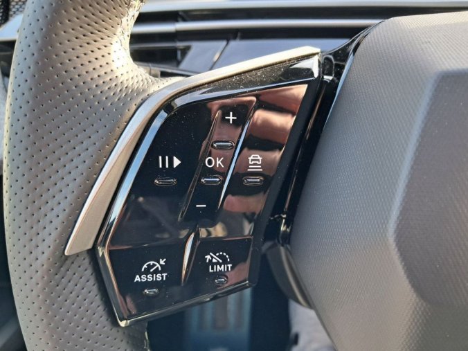 Peugeot 3008, Peugeot 3008 3008 GT Hybrid 145 e-DCS6, barva šedá