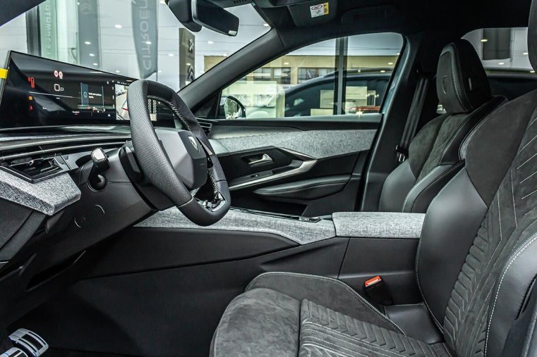 Peugeot 5008, Peugeot 5008 1,2 GT Hybrid 145 e-DCS6, barva modrá