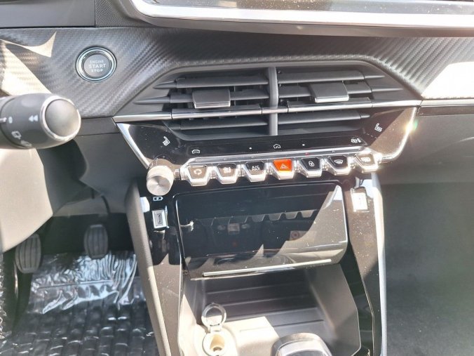 Peugeot 2008, Peugeot 2008 ALLURE PureTech 100 MAN6, barva bílá