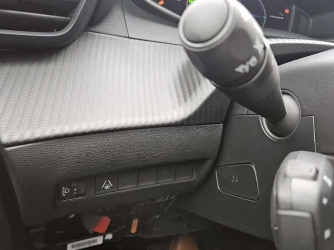 Peugeot 2008, Peugeot 2008 ALLURE Elektro 156k 54 kWh, barva šedá