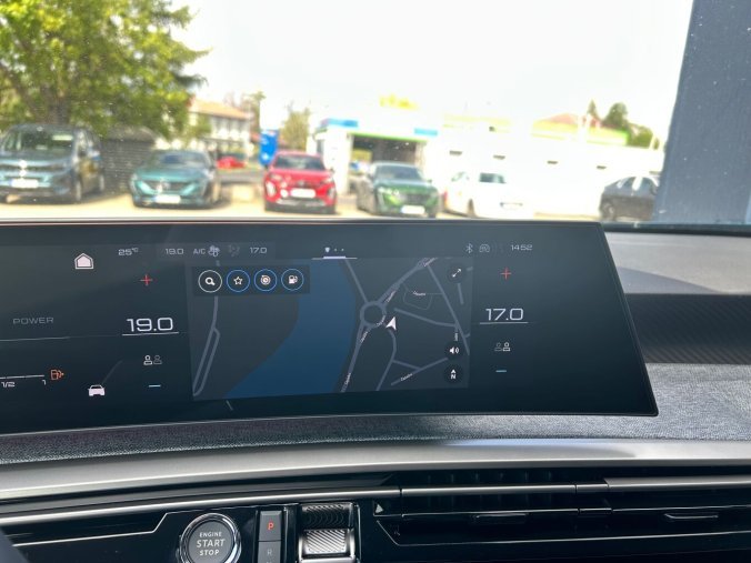 Peugeot 5008, Peugeot 5008 ALLURE Hybrid 145 e-DCS6, barva modrá