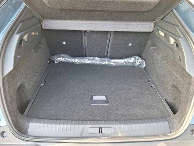 Peugeot 3008, Peugeot 3008 ALLURE Hybrid 136 e-DCS6, barva modrá