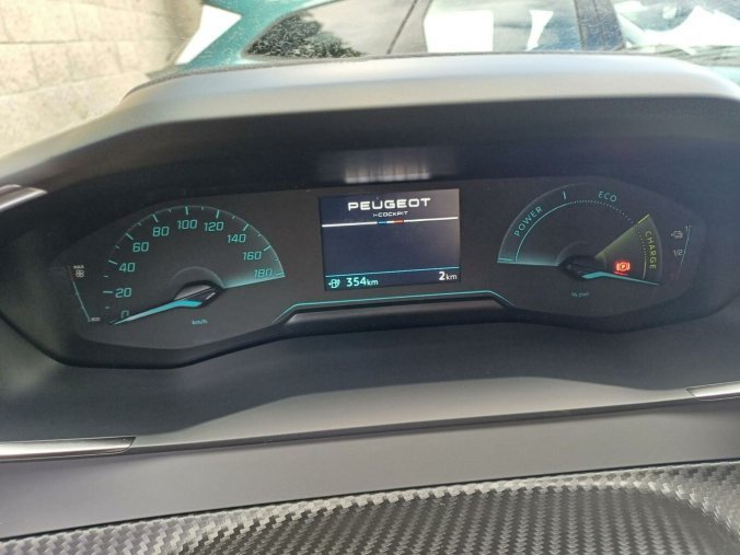 Peugeot 208, Peugeot 208 Style Elektro 100kW/136k, barva bílá