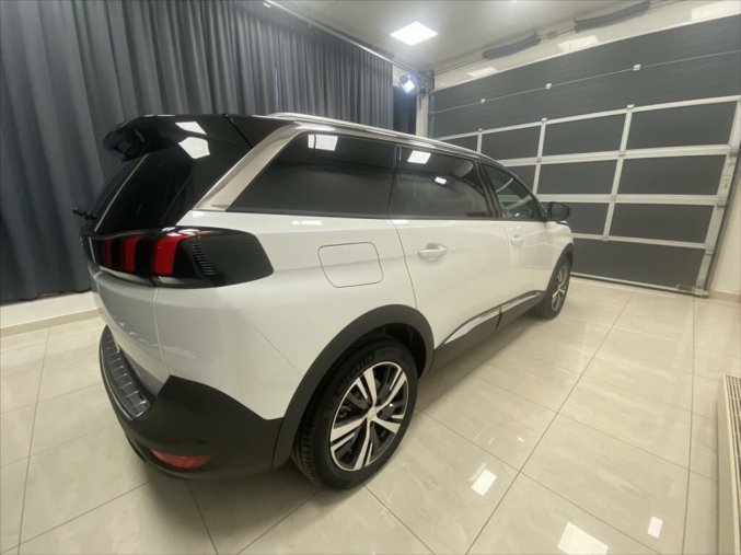 Peugeot 5008, Peugeot 5008 1,5   ALLURE PACK 130k EAT8, barva bílá