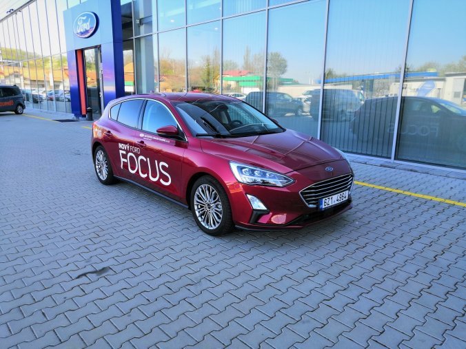 Ford Focus, Titanium, 5dveřová, 1.0 EcoBoost 92 kW/125 k, 6st. manuální, barva červená