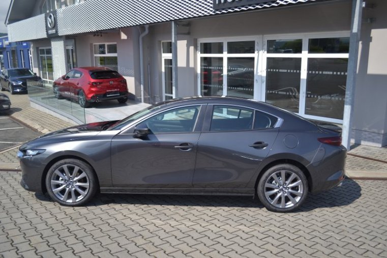 Mazda 3, Skyactiv G122, barva šedá