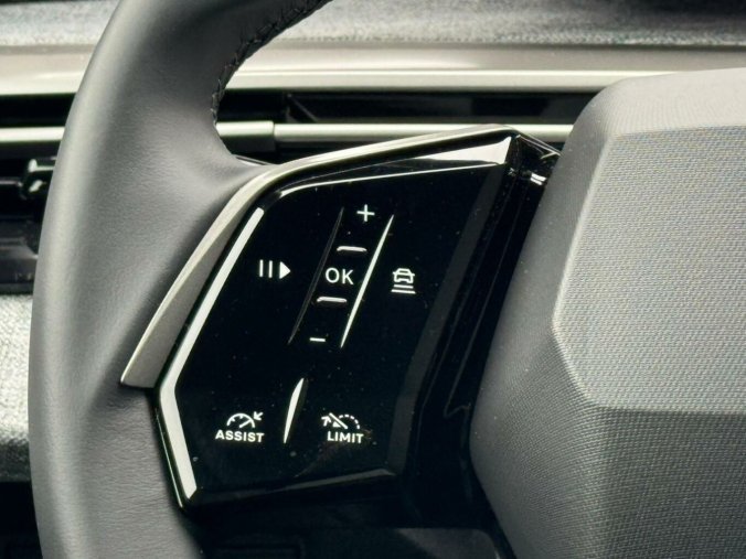 Peugeot 5008, Peugeot 5008 5008 ALLURE Hybrid 136 e-DCS6, barva bílá