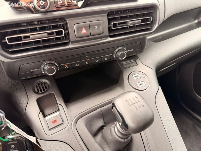 Peugeot Rifter, Peugeot Rifter ALLURE PureTech 110k MAN6, barva zelená