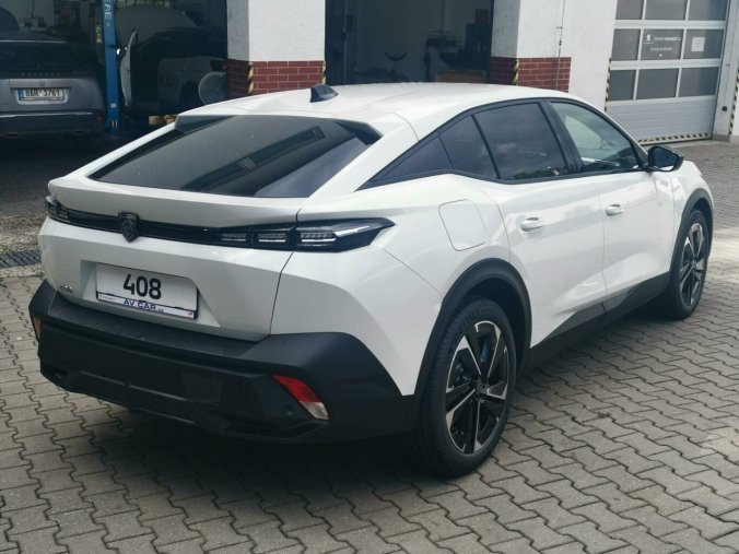 Peugeot 408, Peugeot 408 ALLURE Plug-in HYBRID 225 e-EA, barva oranžová