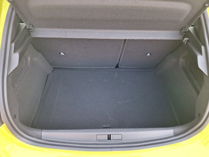 Peugeot 208, Peugeot 208 Style PureTech 100k MAN5, barva žlutá