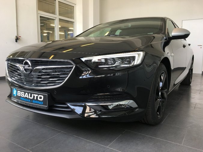 Opel Insignia, Innovation 2.0 DTR AWD 154kW, barva černá