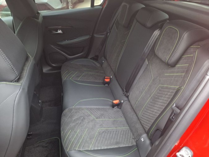 Peugeot 208, Peugeot 208 GT Hybrid 145 e-DCS6, barva červená