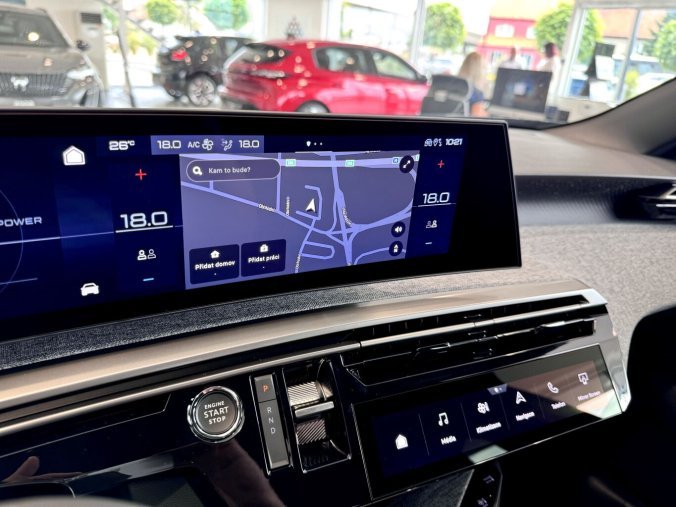 Peugeot 3008, Peugeot 3008 Elektromobil, e-dojezd 520km, barva modrá
