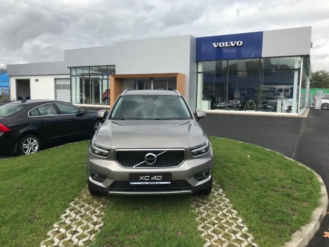 Volvo XC40, SUV, MOMENTUM PRO SUV 2,0 D3 AWD, barva šedá