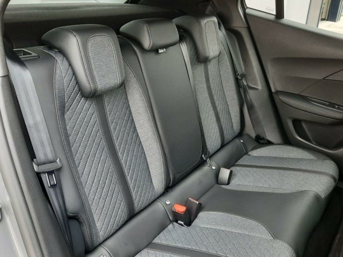 Peugeot 2008, Peugeot 2008 ALLURE PureTech 100 S&S MAN6, barva šedá
