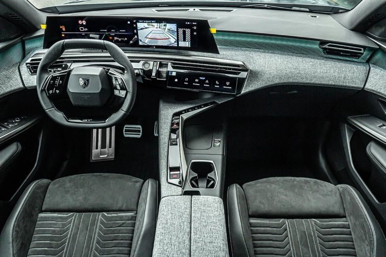 Peugeot 5008, Peugeot 5008 1,2 GT Hybrid 145 e-DCS6, barva modrá