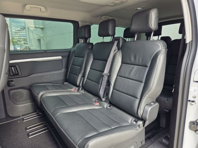 Peugeot Traveller, Peugeot Traveller Allure Long 2.0 BlueHDi 180 EA, barva bílá