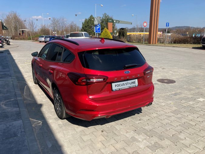 Ford Focus, ST-Line X, Kombi, 1.0 EcoBoost Hybrid (mHEV) 114 kW/155 k, 7st. Powershift, barva červená