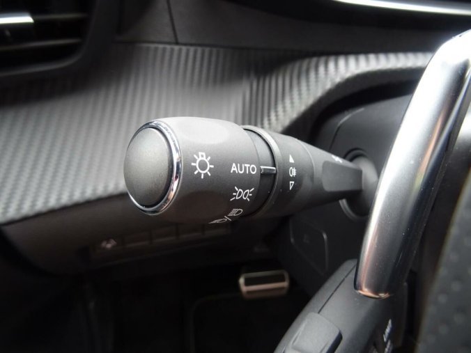 Peugeot 2008, Peugeot 2008 GT PureTech 130k EAT8, barva šedá