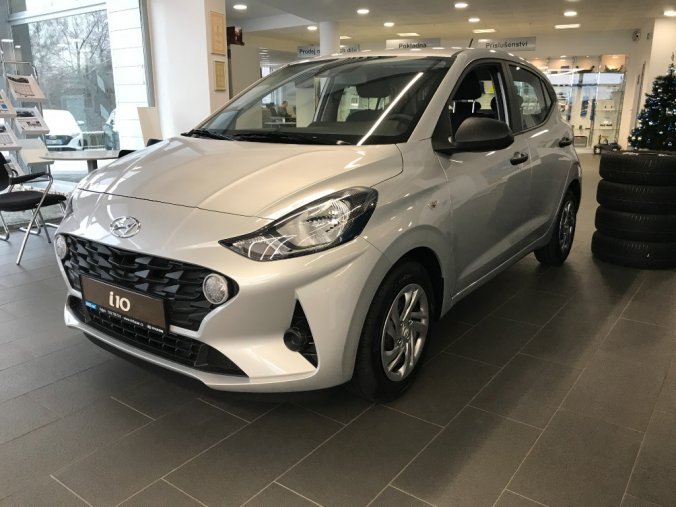 Hyundai i10, 1,0i 49 kW (95 NAT) 5 st. man, barva stříbrná