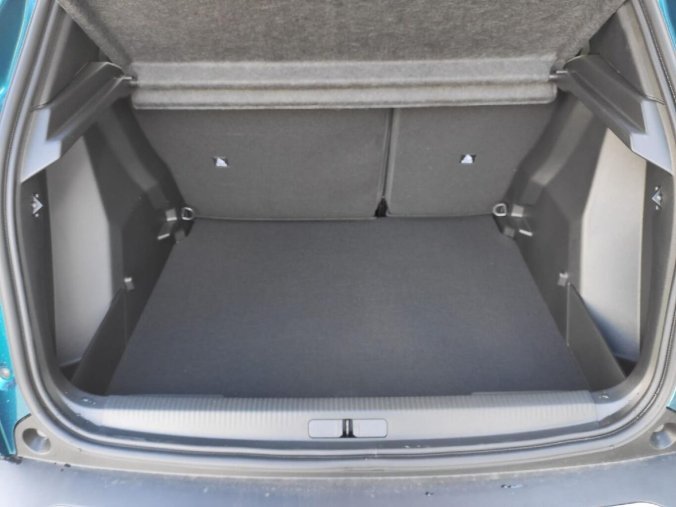 Peugeot 2008, Peugeot 2008 ALLURE 1.2 TURBO 100k 2xkamera, barva modrá