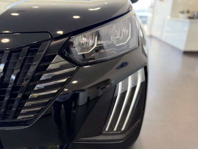 Peugeot 2008, Peugeot 2008 Allure Turbo 100 koní, barva černá