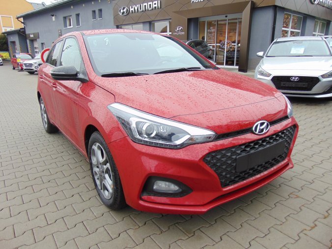 Hyundai i20, 1,25i 55 kW (95 NAT) 5 st. man, barva červená