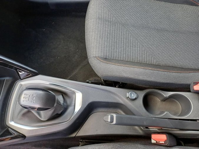 Peugeot 208, Peugeot 208 STYLE Turbo 100 MAN6, barva bílá