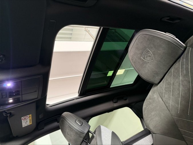 Peugeot 5008, Peugeot 5008 GT Hybrid 136 e-DCS6, barva modrá