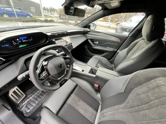 Peugeot 308, Peugeot 308 SW GT Elektromotor 115 kW / 156 k (Baterie 58 kWh), barva šedá