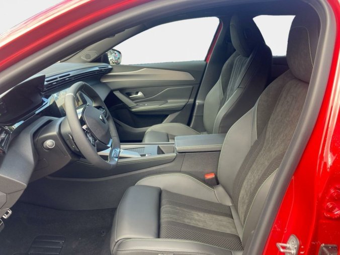 Peugeot 408, Peugeot 408 GT Hybrid 136 e-DCS6, barva červená