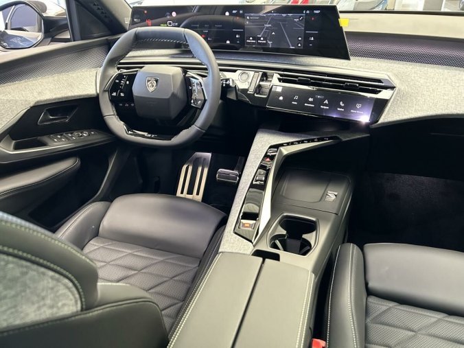 Peugeot 5008, Peugeot 5008 E-5008 GT - masážní sedadla, barva šedá
