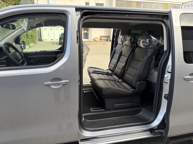 Peugeot Traveller, Peugeot Traveller Allure L2 2.2 BlueHdi 180hp - TAŽNÉ - 0011, barva šedá